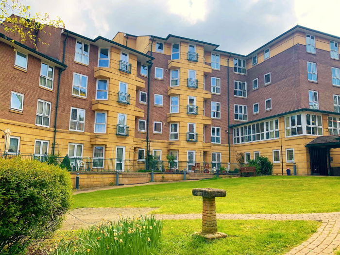 Tyrell Court sheltered housing - outdoor courtyard