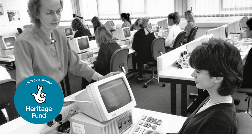 old black and white photo of a Reading College computer room