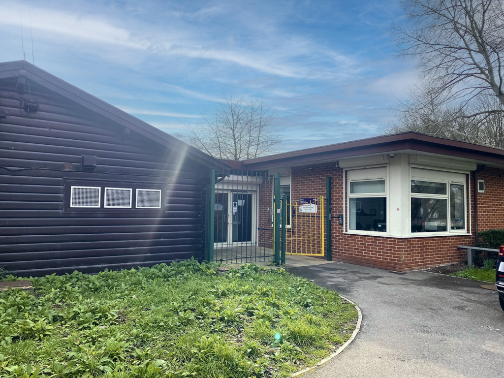 outside photo of the Katesgrove Community Hub building